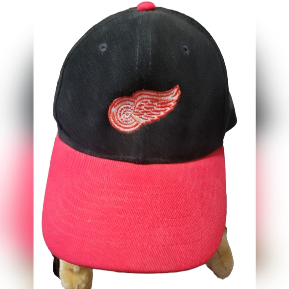 Vintage Detroit RedWings Hat - Picture 3 of 3